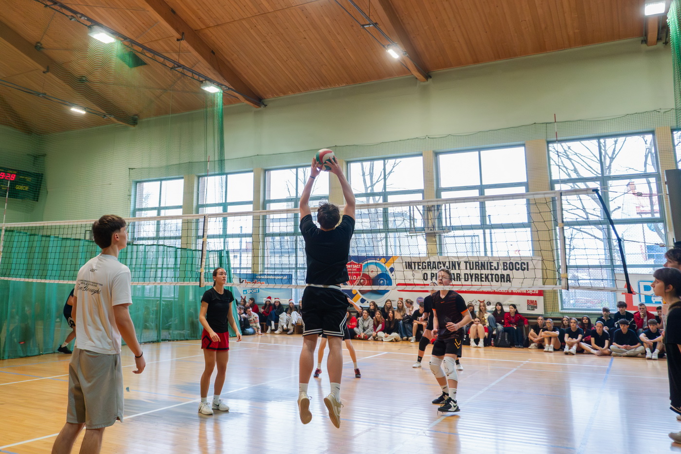 Zdjęcie Mikołajkowy Turniej Piłki Siatkowej 05.12.2025-26968203a6-46f7-4988-93f2-e8e4c2f0ccad.jpg w galerii VI Mikołajkowy Turniej Piłki Siatkowej Trójek